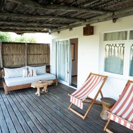 Tofo Beach Gardens، فندق في إنهامبان