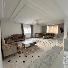 Appartement très spacieux avec vue agréable, Hotel in Chott Meriem