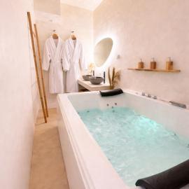 MEEY Suite with Private Spa
