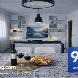 Salerno Marina Bay - Modern Apartments with Balcony & Free Parking