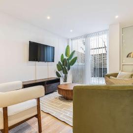 Central Gravesend 1BR - Wi-Fi & Kitchen - Sleeps 2