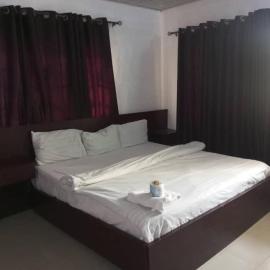 Lifeconcep apartment and lodge, מלון באיבאדן