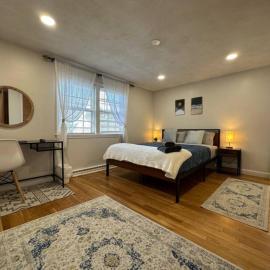 -No14- Comfy Private Room in a House - Walking distance to Boston College and Green Line T Station - Centrally Located at Brighton Boston