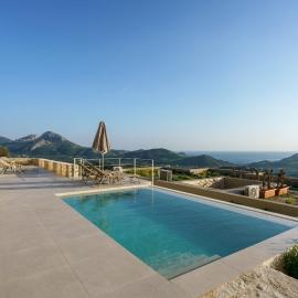 New Seaview Villa Asimi with Private Pool & BBQ, in South Crete, hotel i Marioú