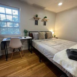 -No15- Comfy Private Room in a House - Walking distance to Boston College and Green Line T Station - Centrally Located at Brighton Boston