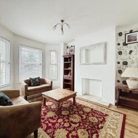 Hill View House - spacious holiday home, Hotel in Folkestone