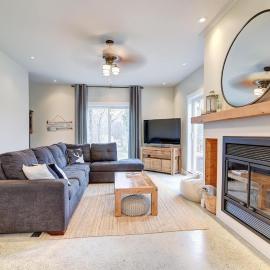 Lake Joseph Retreat -Waterfront and Hot tub, hotel in Saint-Pierre-Baptiste