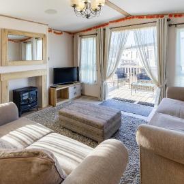 Stylish 2BR Caravan Walk to Beach