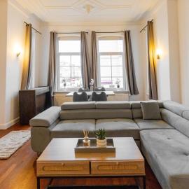 Schiefe Monteurwohnung Oldenburg, zentral, viel Platz und Komfort, hotel in Hundsmühlerhöhe