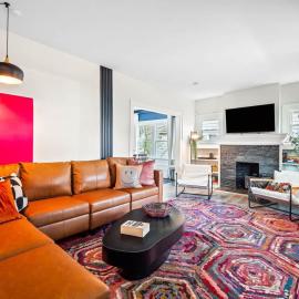 Spacious 4 Bedroom Sleeps 10 with Sauna and Hot Tub, hotel en Cuyahoga Falls