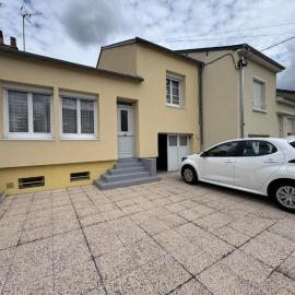 Le Nid d'Arnage - 4 pers - Garage - Bugatti Circuit، فندق في أرناج