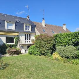 Maison familiale avec jardin - Crépy, hotel in Crépy-en-Valois