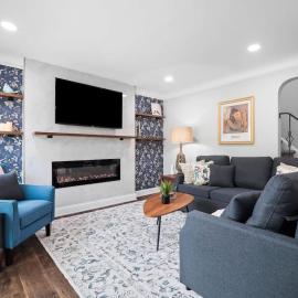 Stylish Home - Game Room - Wet Bar - Sleeps 9 - Outdoor