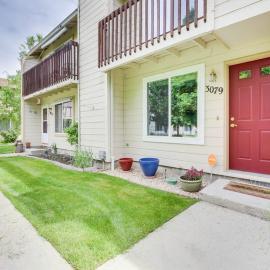 Private Townhome - Mountain Views & 2 Baths