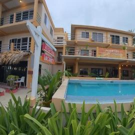 Beach Club Condos at Popeyes, hotel di Caye Caulker
