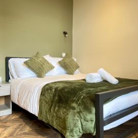 H03 Contractor Ensuite Digs, Relocator, Long Stays, Weekly, Monthly Deals, hotel in Allington