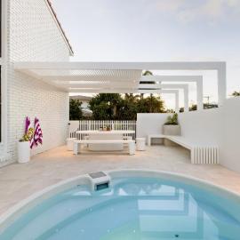 Luxe Retreat - Buddina Beachside - Heated pool, hotel a Buddina