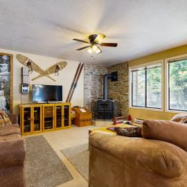 Bright McCall Retreat - Pool Hot Tub & Fitness, hotel in McCall