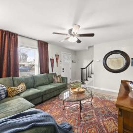 Spacious Family 4BR Home in Columbus, hotel i Columbus
