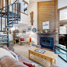 Cozy McCall Condo With Deck and Wood Fireplace, Hotel in McCall