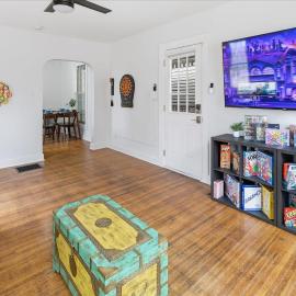 Comfy 1 Bed 1 Bath Near Downtown Indy - Sleeps 4، فندق في انديانابوليس