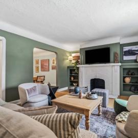 Historic Oasis - Hot Tub - Pac Man - Fire Pit - Sleeps 8, hotelli kohteessa University Heights