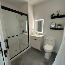 Private Room in Shared Home Walk to Downtown Austin, hotel a Austin
