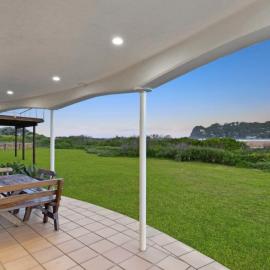 Sea and Sunset - Absolute Beachfront, hotel a North Avoca