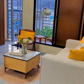 Cozy and stylish 2-bedroom apartment in Constanza，康斯坦薩的飯店