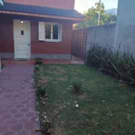 Casa chalet cerca nodo y estadio, hotel in Santiago del Estero