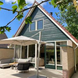 Cozy 6-Guest Retreat with Fireplace, hotel in Sint Maarten