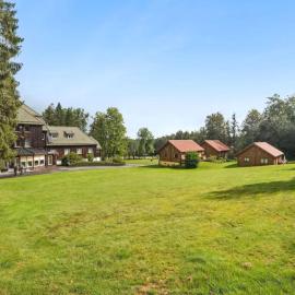 Ferienhaus am Hotel mit Gastro und Wellnes, готель у місті Беннекенштайн