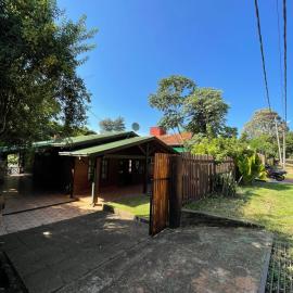 Amplia casa familiar, khách sạn ở Puerto Iguazú