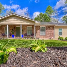 Bhie Lovely Hideaway - RRG - Peaceful - Cozy Stay Stanton location just steps from Kroger and a short 15-minute drive to Natural Bridge Ideal home base for hikers climbers