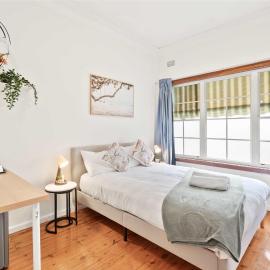 Double Room in Peakhurst - Centrally Located - Shared Bathroom
