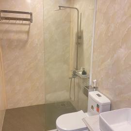 Huy Hùng Cô Tô, hotel em Nam Cap