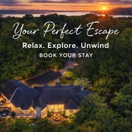 Fancy Poconos Castle Indoor MEGA 10plus Hot Tub, hotel a East Stroudsburg