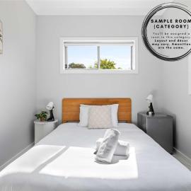 Bright and Cozy Courtyard Double Room - Near Top Ryde City Shared Amenities, hotel in Sydney