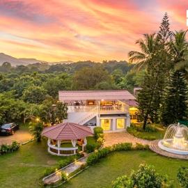 StayVista at White Nook with Lawn & Bonfire, hotel in Alibaug
