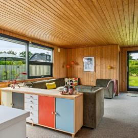 Retro Home Near Skovgårde With Ocean Views, hotell i Allingåbro