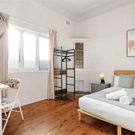 Classic Double Room - Quaint Place in South Hurstville - Shared Bathroom