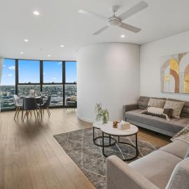 2B2B High Floor Apt with RiverView & Parking