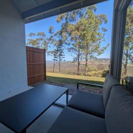 Maleny-Montville Cottages #3 - Ocean view!, hotel in Balmoral Ridge