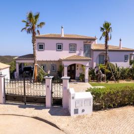 Nice Villa in Budens with pool