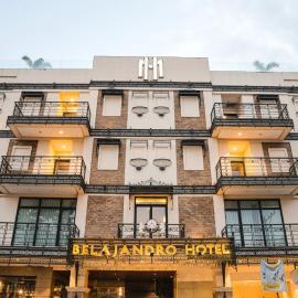 Sunday Belajandro Hotel، فندق في انجلس