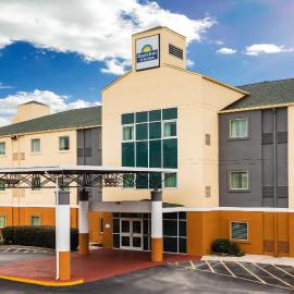 Days Inn & Suites by Wyndham Augusta Near Fort Eisenhower, hotel u gradu Ogusta