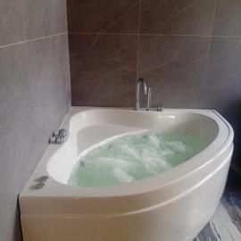 LA SUITE DEL DOGE - Suite Privata con Vasca Idromassaggio e Ingresso Indipendente,Camino e Cromoterapia, hotel in Alessandria