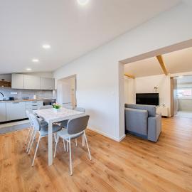 Zagreb 242 - 3 Bedroom - Parking - Airport - Apartment - Flexible Keybox Entry - Modern - Monthly Rent - WiFi