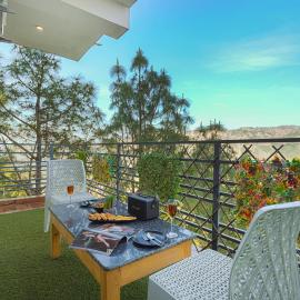 Nirvana By Nest Kasauli 2 BHK Luxury Apartment Rooftop Cafe Free Parking, hotell sihtkohas Kasauli
