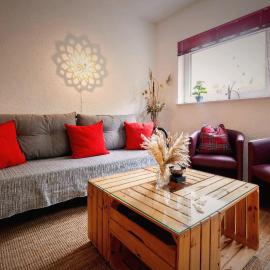 Ruhiges Apartment mit Holzofen nahe Bamberg für 2-5 Personen, Hotel in Adelsdorf